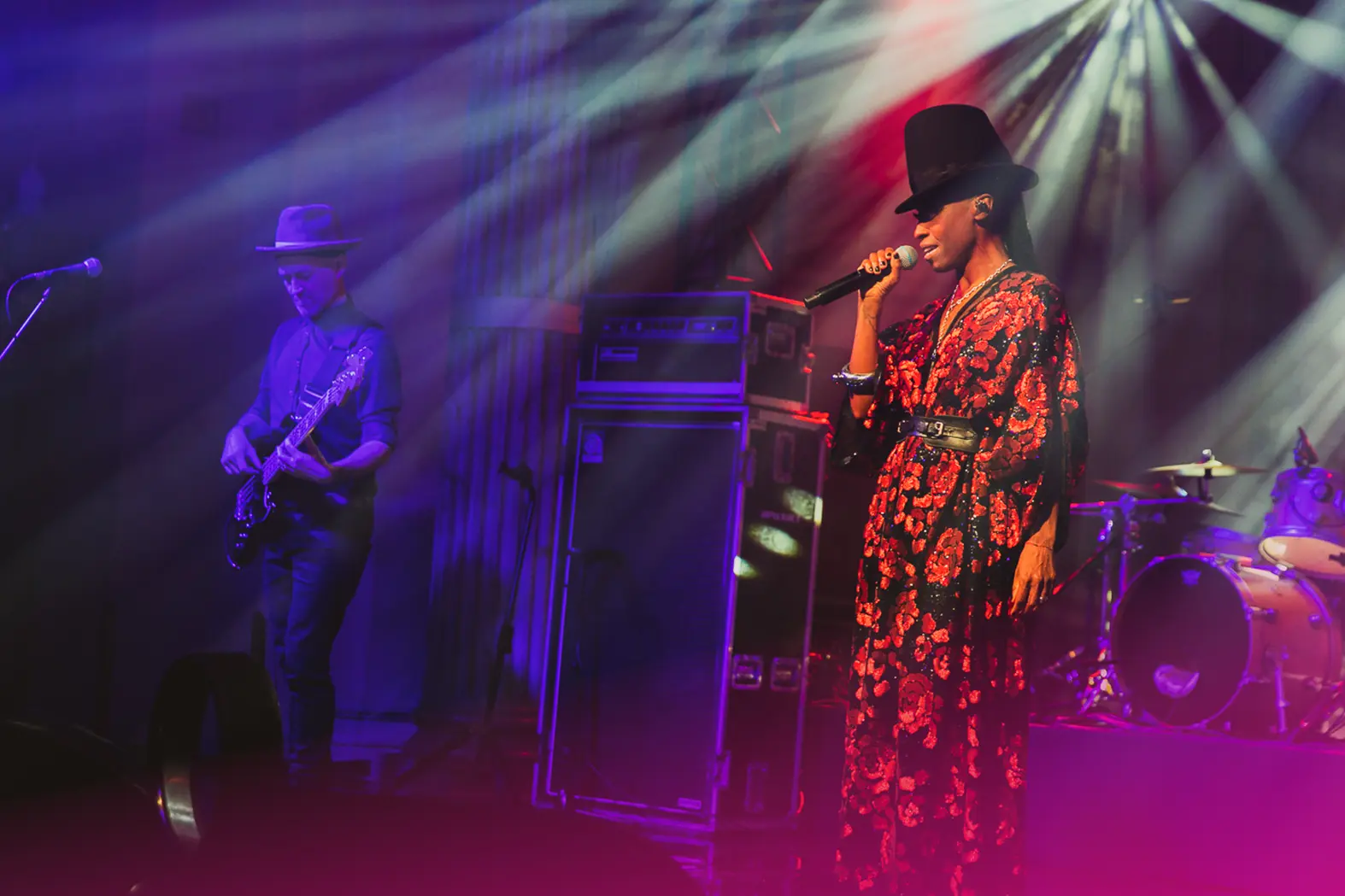eventguru-b2b-conference-gala-vocalist-stage-morcheeba.webp