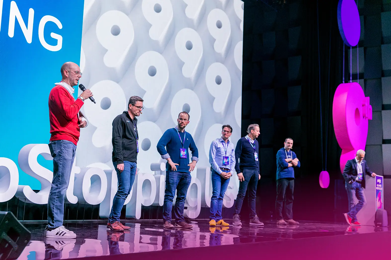 eventguru-b2b-conference-speakers-on-stage.webp