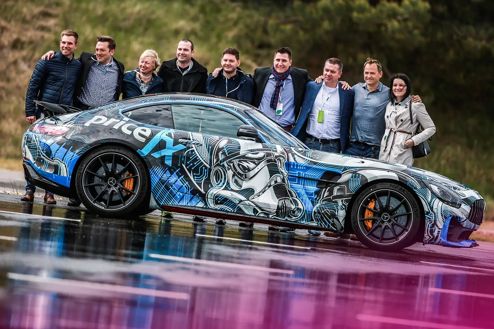 eventguru-b2b-incentive-vip-event-guest-photo-with-car