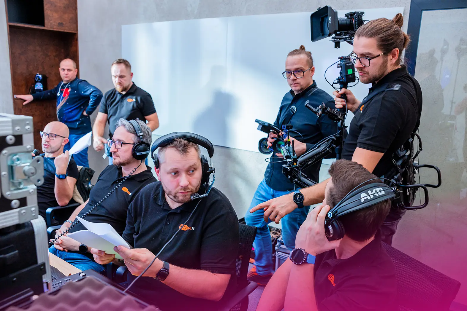 eventguru-b2b-online-event-control-room-steadicam-operator-1.webp