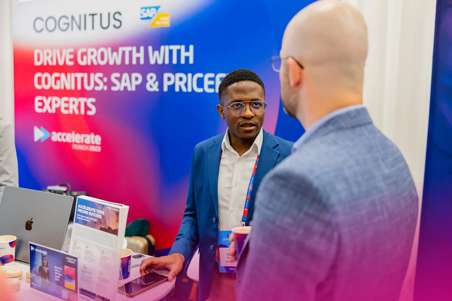 eventguru-b2b-roadshow-sales-rep-greeting-visitor