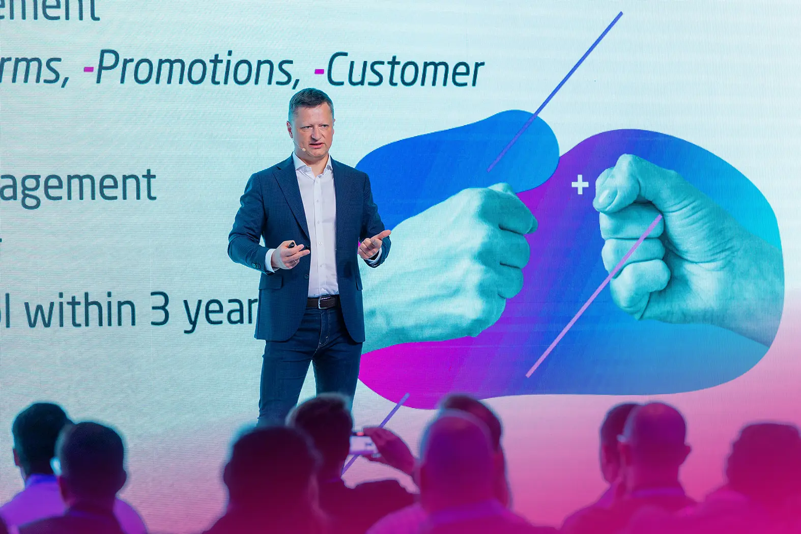 eventguru-b2b-speaker-stage-conference