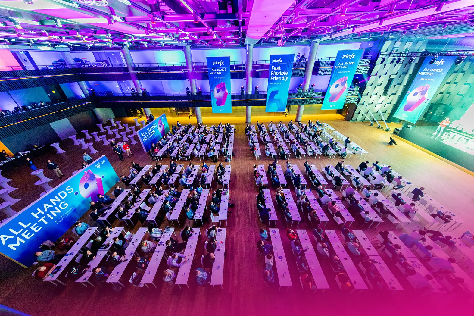 eventguru-b2b-wide-shot-of-a-conference-venue-set-up.webp